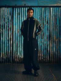 PRECISION KNIT ZIP UP [BLACK], side view (3 of 5)