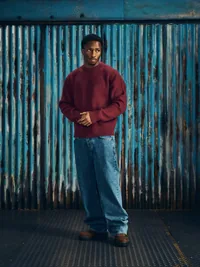 CROCHET APPLIQUE KNIT CREW [BURGUNDY], side view (3 of 4)