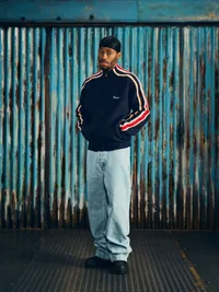 MULTI STRIPE KNIT ZIP UP [NAVY], side view (3 of 3)
