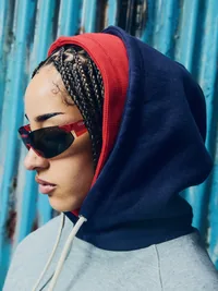 GT3 SPORTS SUNGLASSES [RED], styling shot (6 of 7)