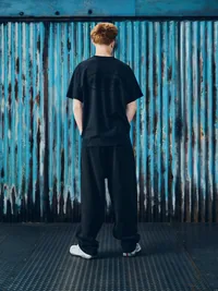 ISLAND KNOCKOUT TEE [BLACK], styling shot (6 of 6)
